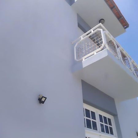 Vivenda Com Patio, No Coracao Do Mindelo Villa Bagian luar foto