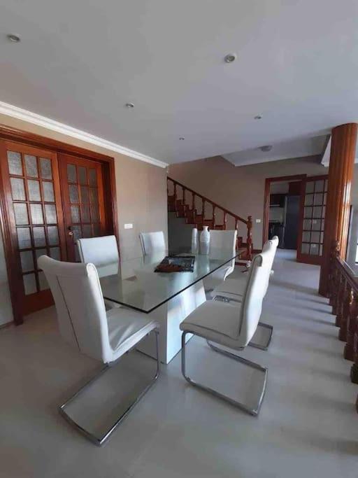 Vivenda Com Patio, No Coracao Do Mindelo Villa Bagian luar foto