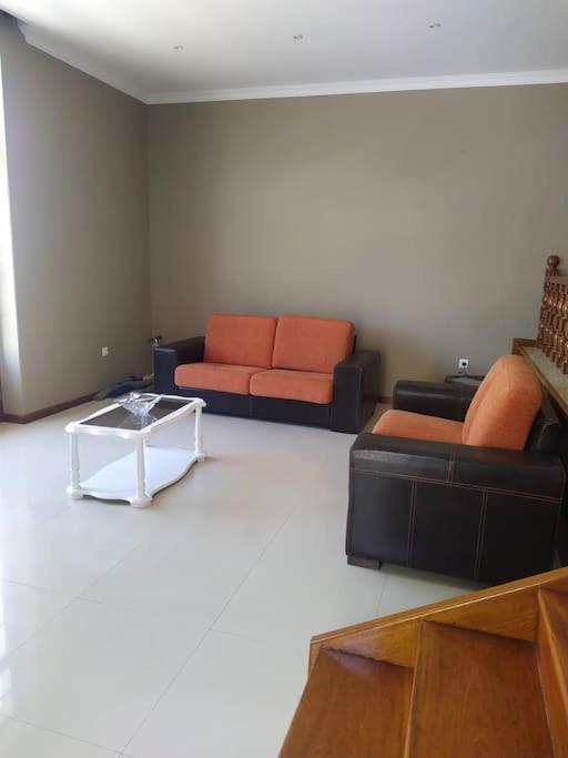 Vivenda Com Patio, No Coracao Do Mindelo Villa Bagian luar foto
