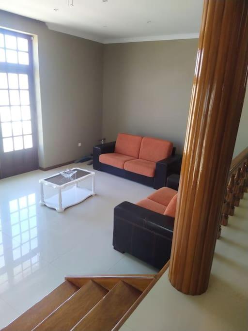 Vivenda Com Patio, No Coracao Do Mindelo Villa Bagian luar foto