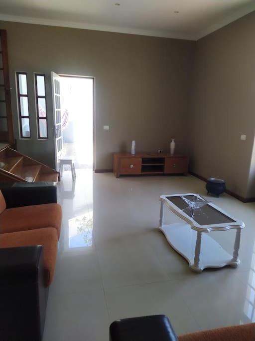 Vivenda Com Patio, No Coracao Do Mindelo Villa Bagian luar foto