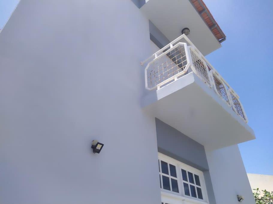Vivenda Com Patio, No Coracao Do Mindelo Villa Bagian luar foto