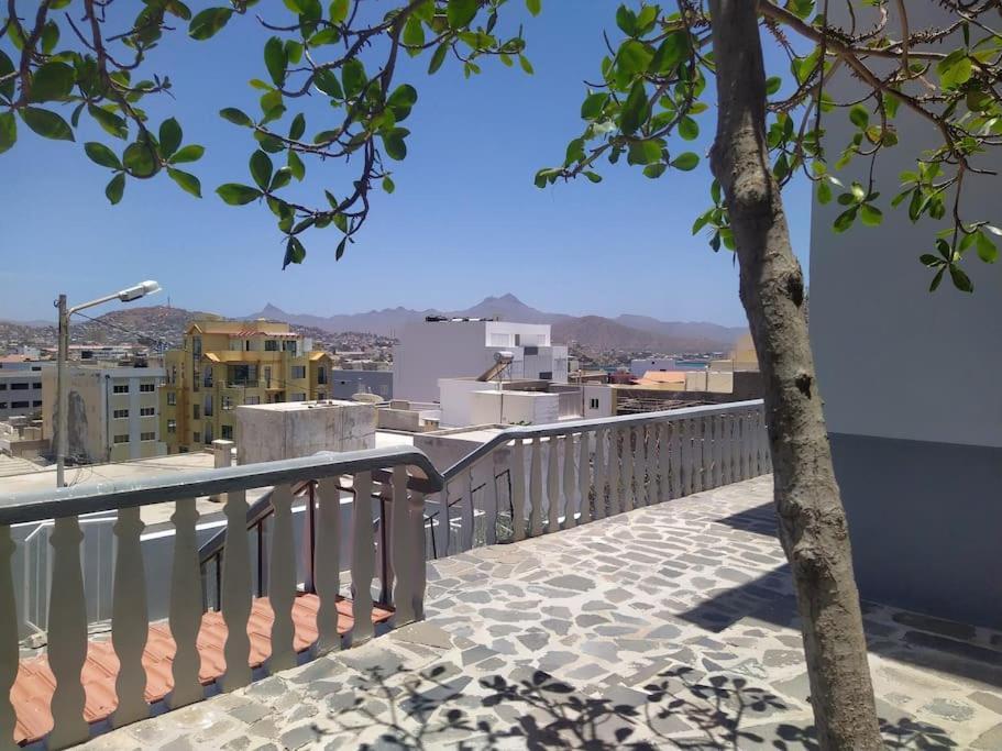 Vivenda Com Patio, No Coracao Do Mindelo Villa Bagian luar foto